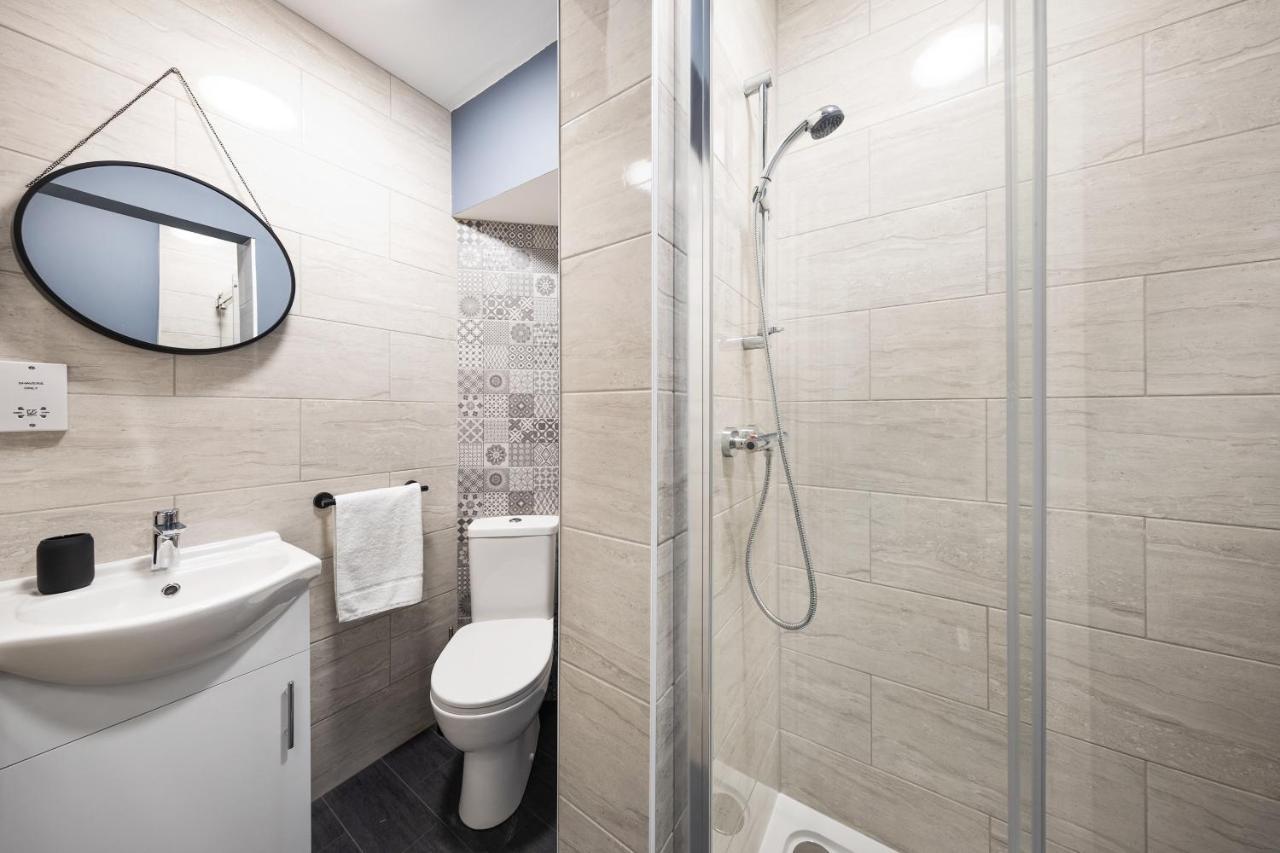 7 Bedroom House Ensuite Rooms, Fully Equipped Kitchen, Free Wifi, Tvs In All Rooms City Centre Close To A46 Inspire Homes โคเวนทรี ภายนอก รูปภาพ